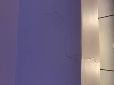 Crack in middle of support beam