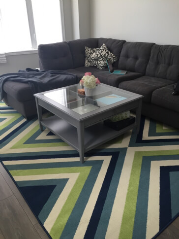 What throw pillows match with this rug? 
