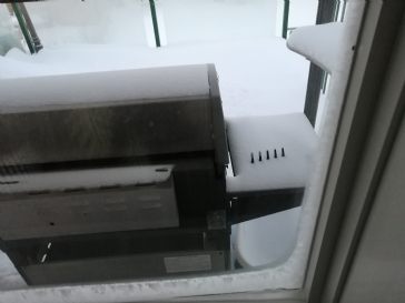 What the best way from preventing ice build-up in the interior of windows?