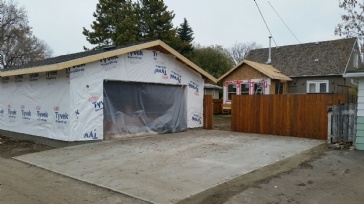 Curb or no curb on detached garage in Airdrie