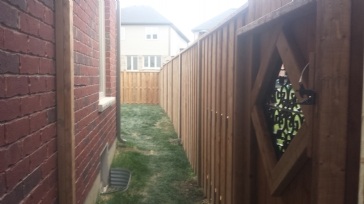 What is average cost for building a fence?