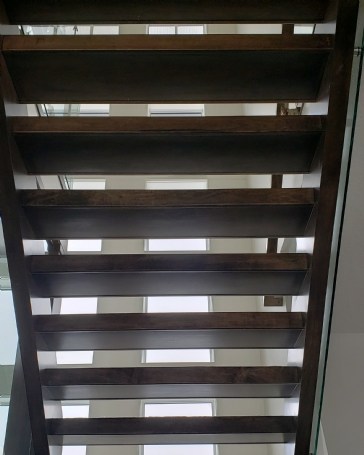 Cost for stairs staining 