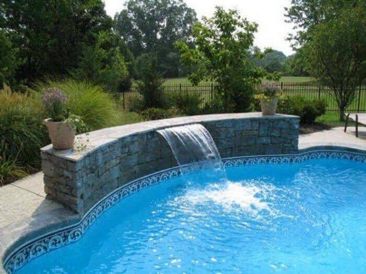 Pool with water feature